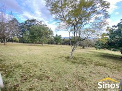 Belo sítio de 3,1 hectares na região central de Lomba Grande 
