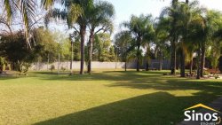 Casa com três suítes em ótima localização 