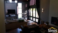 Casa com três suítes em ótima localização 
