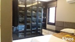 Casa com três suítes em ótima localização 