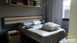 Casa com três suítes em ótima localização 
