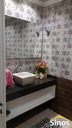 Casa com três suítes em ótima localização 