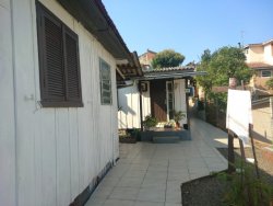Terreno com 02 casas no Ideal 