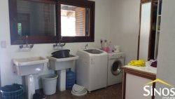 Casa com prédio comercial no Bairro Santo Afonso 