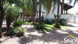 Casa com prédio comercial no Bairro Santo Afonso 
