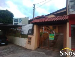 Casas com ponto comercial na Guia Lopes 