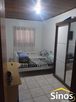 Sobrado com sala comercial no bairro Santo Afonso 