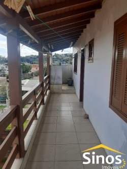 Sobrado com sala comercial no bairro Santo Afonso 