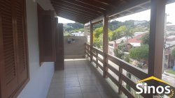 Sobrado com sala comercial no bairro Santo Afonso 