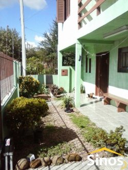 Sobrado com 03 dormitórios no bairro Vicentina 