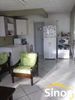 Sobrado com 03 dormitórios no bairro Vicentina 