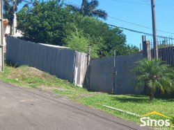 Casa com 03 dormitórios no bairro Celeste 