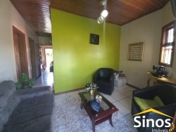 Casa com 03 dormitórios no bairro Celeste 