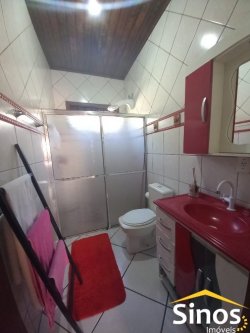 Casa com 03 dormitórios no bairro Celeste 