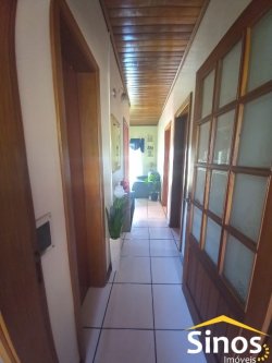 Casa com 03 dormitórios no bairro Celeste 