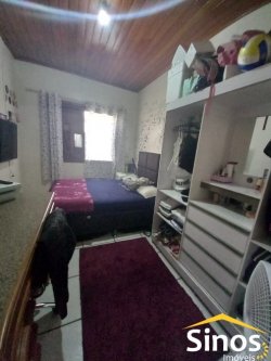 Casa com 03 dormitórios no bairro Celeste 