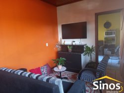 Casa com 03 dormitórios no bairro Celeste 