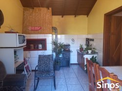 Casa com 03 dormitórios no bairro Celeste 