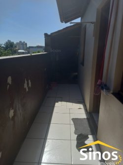 Casa com 03 dormitórios no bairro Celeste 