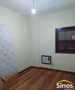 Sobrado de 03 pisos no bairro Jardim Mauá 