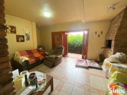Casa com salas comerciais no bairro Ideal 