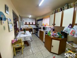 Casa com salas comerciais no bairro Ideal 