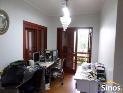 Sobrado comercial com 03 dormitórios no bairro Pinheiro 
