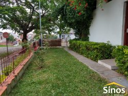 Sobrado comercial com 03 dormitórios no bairro Pinheiro 