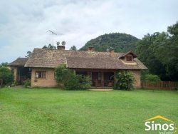 Sítio com 02 casas em ótima localização em Lomba Grande 