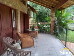 Sítio com 02 casas em ótima localização em Lomba Grande 