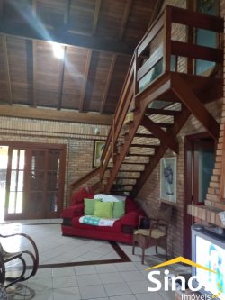 Sítio com 02 casas em ótima localização em Lomba Grande 
