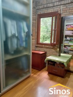 Sítio com 02 casas em ótima localização em Lomba Grande 