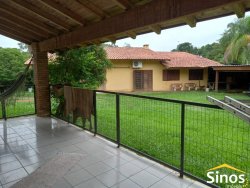 Sítio com 02 casas em ótima localização em Lomba Grande 