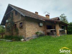 Sítio com 02 casas em ótima localização em Lomba Grande 