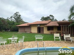 Sítio com 02 casas em ótima localização em Lomba Grande 