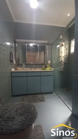 Casa mobiliada com 03 dormitórios no bairro Jardim América 