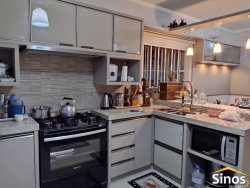 Casa mobiliada com 03 dormitórios no bairro Jardim América 