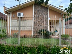 Casa mobiliada com 03 dormitórios no bairro Jardim América 