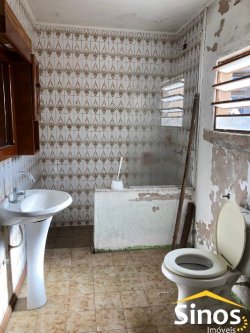 Terreno com casa no bairro Hamburgo Velho 