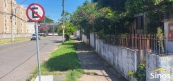 Terreno de esquina com chalé no bairro Industrial  