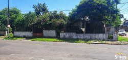 Terreno de esquina com chalé no bairro Industrial  