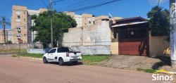 Terreno de esquina com chalé no bairro Industrial  