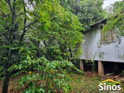 Terreno com casa na área central de Lomba Grande 