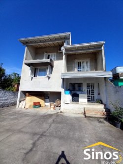 Sobrado com 03 dormitórios no bairro Santo André 