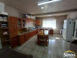 Sobrado com 03 dormitórios no bairro Santo André 