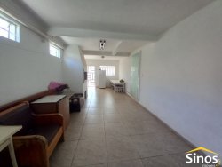 Sobrado com 03 dormitórios no bairro Santo André 