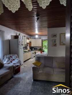 Casa com 02 dormitórios no Bairro Hamburgo Velho 
