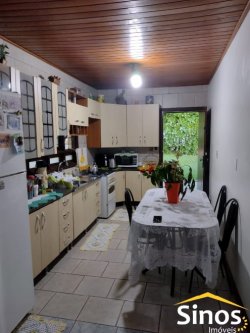 Casa com 02 dormitórios no Bairro Hamburgo Velho 