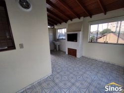 Sobrado com 02 salas comerciais 