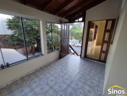 Sobrado com 02 salas comerciais 